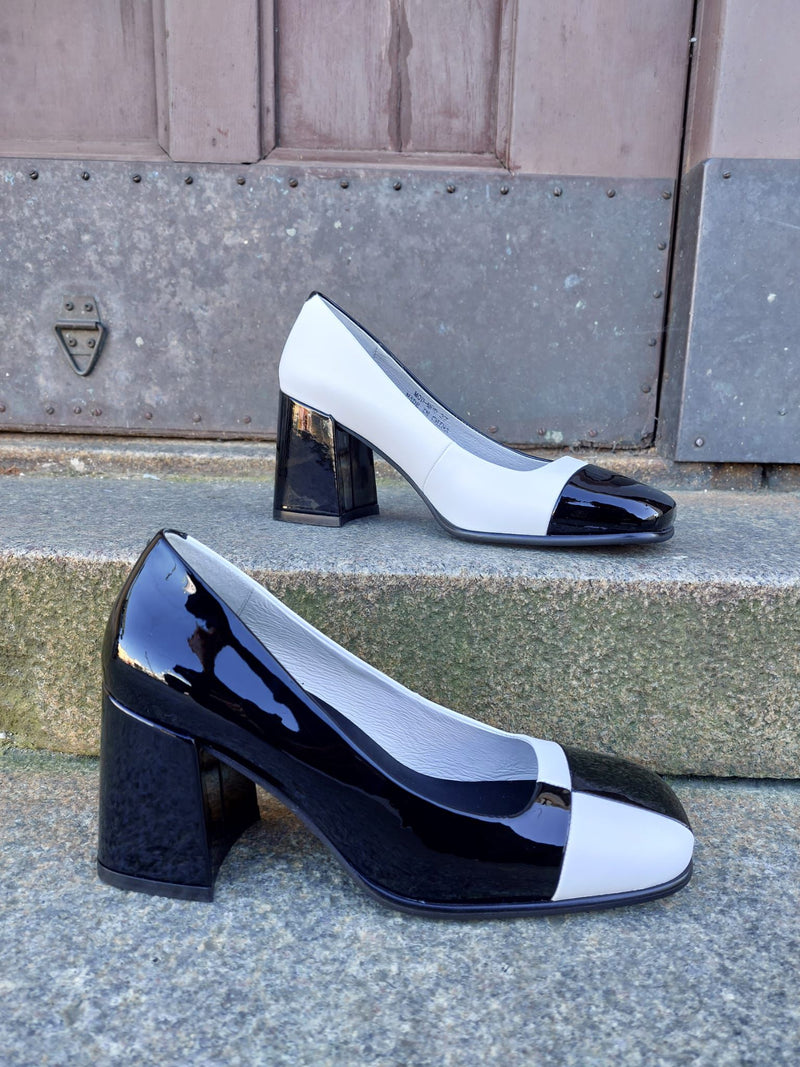 Jeffrey Campbell - Mod-Mod Pump Black/White