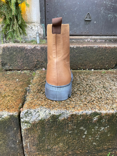 Lofina - Gasoline Ankle Boot Front Zipper Camel