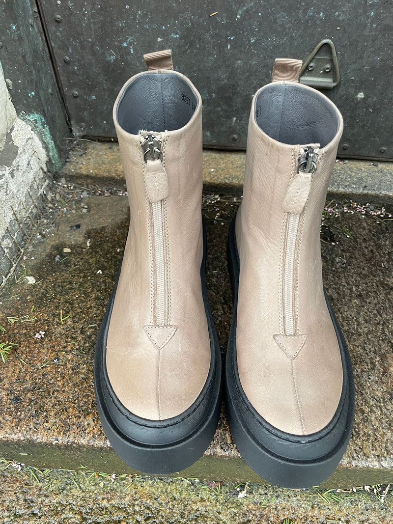 Lofina - Curl Boot With Front Zipper Latte