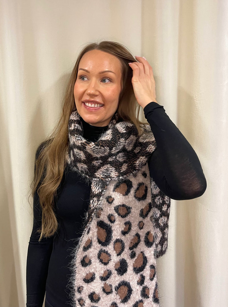 Alex•Max - Zahra Fluffy Scarf Leopard